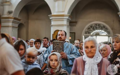 Праздник Успения Пресвятой Богородицы встретили с молитвой и добрыми делами фото 9
