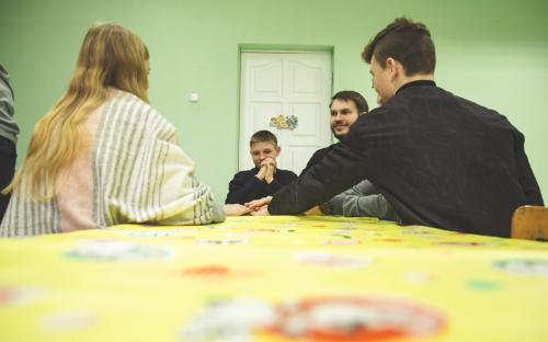 Представители Свято-Троицкого прихода г. Слонима посетили ГУО «Бытенский детский дом» фото 11