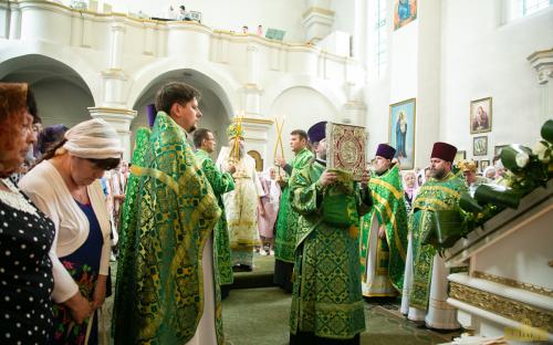 На приходе Троицкого собора молитвенно встретили престольный праздник фото 29