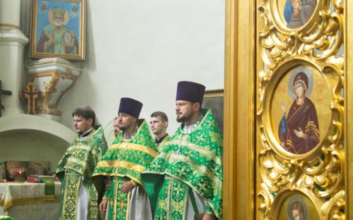 На приходе Троицкого собора молитвенно встретили престольный праздник фото 32