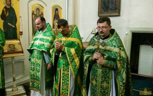 На приходе Троицкого собора молитвенно встретили престольный праздник фото 38