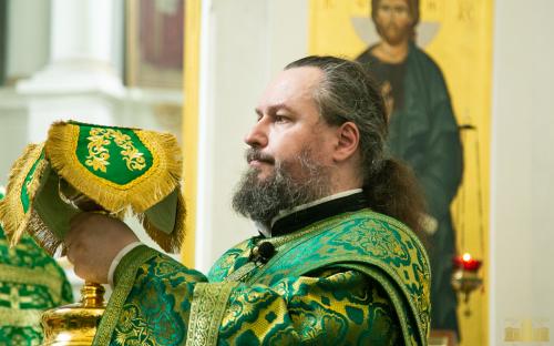 На приходе Троицкого собора молитвенно встретили престольный праздник фото 40