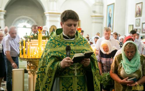 На приходе Троицкого собора молитвенно встретили престольный праздник фото 43