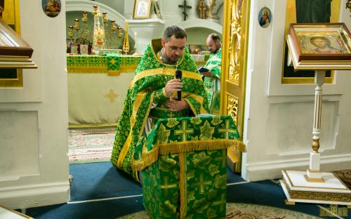 На приходе Троицкого собора молитвенно встретили престольный праздник фото 52