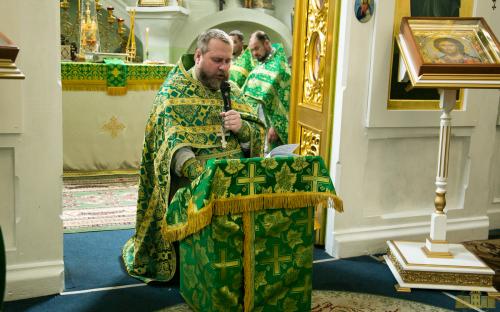 На приходе Троицкого собора молитвенно встретили престольный праздник фото 54
