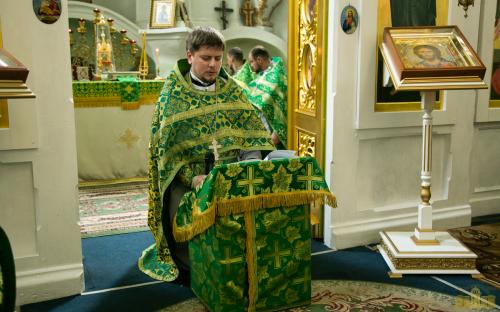 На приходе Троицкого собора молитвенно встретили престольный праздник фото 55