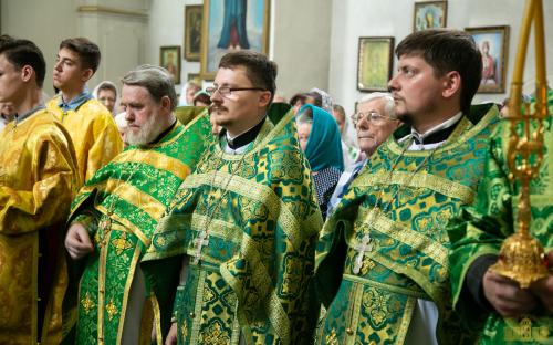 На приходе Троицкого собора молитвенно встретили престольный праздник фото 57