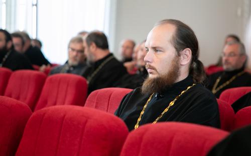 Священники прихода приняли участие в собрании духовенства Новогрудской епархии фото 14