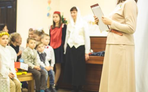 На приходе прошел рождественский концерт, подготовленный воспитанниками и преподавателями воскресной школы фото 9
