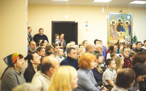 На приходе прошел рождественский концерт, подготовленный воспитанниками и преподавателями воскресной школы фото 10