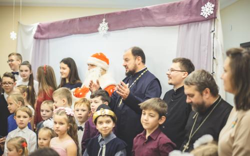 На приходе прошел рождественский концерт, подготовленный воспитанниками и преподавателями воскресной школы фото 46