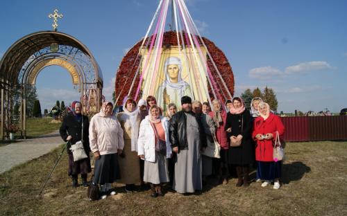 Прихожане Троицкого собора побывали на могиле блаженной Валентины Минской фото 2