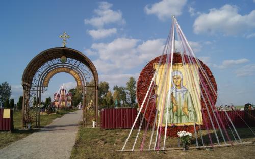 Прихожане Троицкого собора побывали на могиле блаженной Валентины Минской фото 1