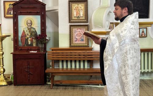В Троицком соборе молились о невинно убиенных во время гонений на Церковь фото 4