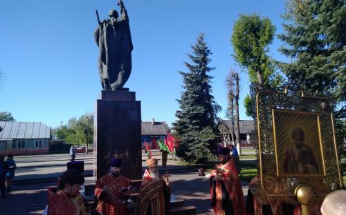 В день празднования Дня Победы клирики и прихожане Троицкого и Спасо-Преображенского соборов совершили Крестный ход фото 17
