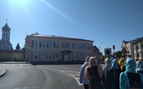 В день празднования Дня Победы клирики и прихожане Троицкого и Спасо-Преображенского соборов совершили Крестный ход фото 21
