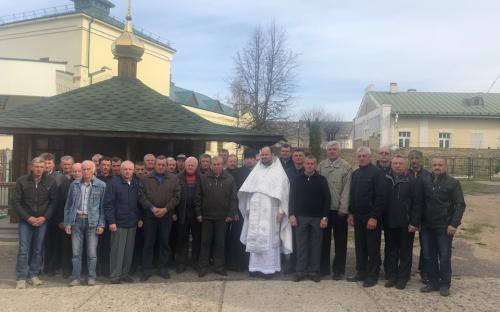 Сотрудники Жировичского монастыря поисповедовались и причастились Святых Христовых Тайн