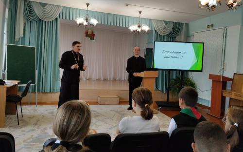 Священник Сергий Ярмолович провел встречу с учащимися слонимской школы фото 5