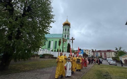 Крестный ход в День Победы прошел в Слониме фото 1