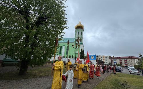 Крестный ход в День Победы прошел в Слониме фото 2