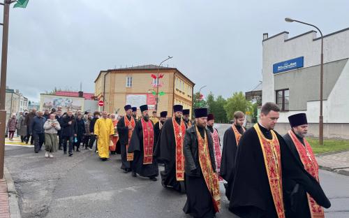 Крестный ход в День Победы прошел в Слониме фото 7