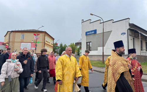Крестный ход в День Победы прошел в Слониме фото 8