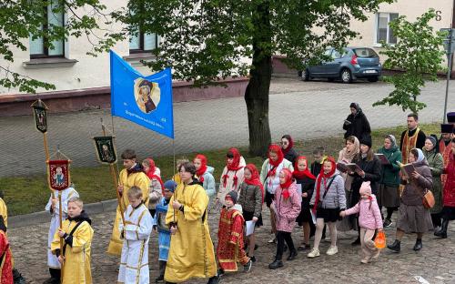 Крестный ход в День Победы прошел в Слониме фото 11