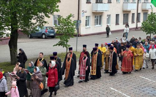 Крестный ход в День Победы прошел в Слониме фото 12
