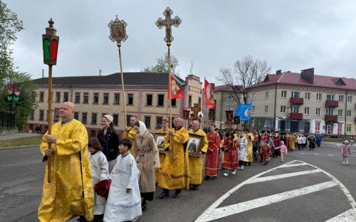 Крестный ход в День Победы прошел в Слониме фото 13