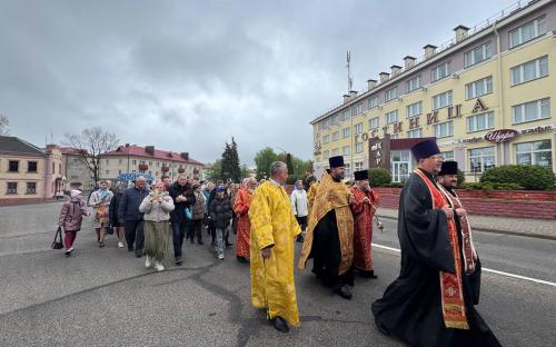 Крестный ход в День Победы прошел в Слониме фото 14