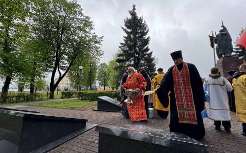 Крестный ход в День Победы прошел в Слониме фото 24