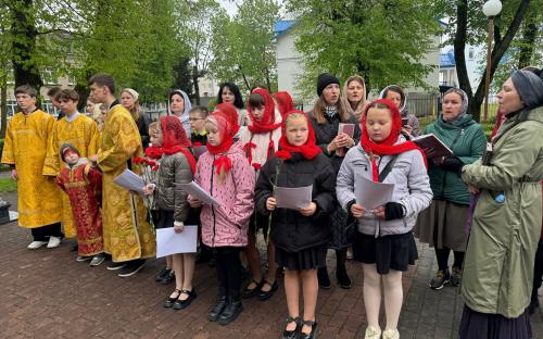 Крестный ход в День Победы прошел в Слониме фото 30