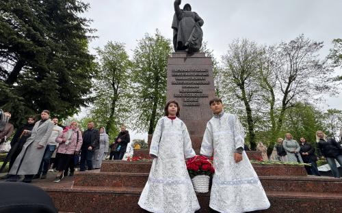 Крестный ход в День Победы прошел в Слониме фото 36