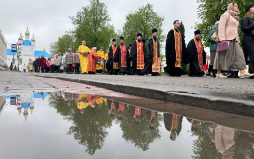 Крестный ход в День Победы прошел в Слониме фото 40