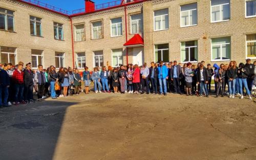 Священники на праздничной линейке в Слонимском профессионально-техническом колледже фото 2